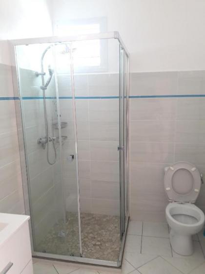 Maison d'une chambre avec piscine partagee terrasse amenagee et wifi a Petit Bourg - image 7