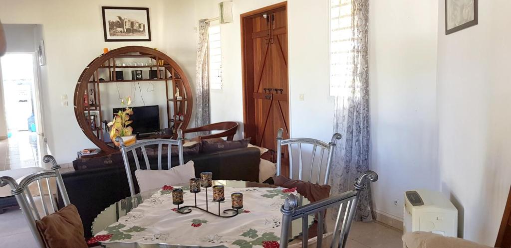 Villa de 3 chambres avec piscine privee et jardin clos a Le moule a 6 km de la plage - image 6