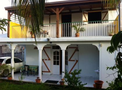 Maison de 2 chambres avec jardin clos et wifi a Le Moule a 2 km de la plage - image 1