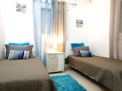 Maison de 4 chambres avec vue sur la mer jacuzzi et jardin clos a Sainte Rose a 5 km de la plage - image 16