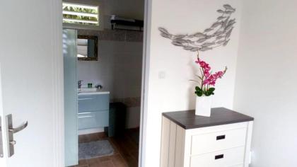 Bungalow d'une chambre avec piscine partagee jardin clos et wifi a Le Gosier - image 12