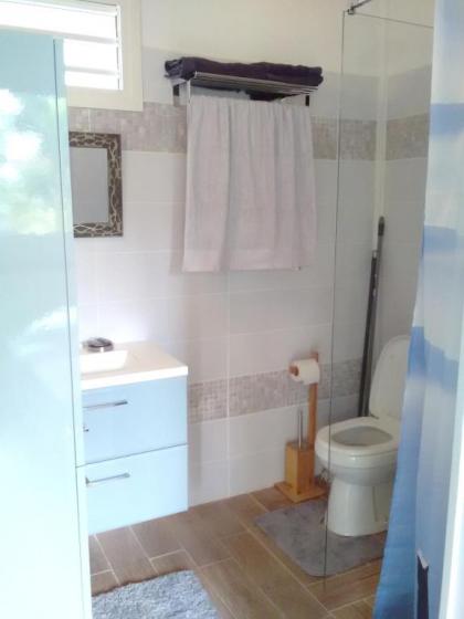 Bungalow d'une chambre avec piscine partagee jardin clos et wifi a Le Gosier - image 17