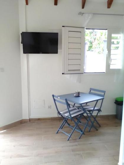 Bungalow d'une chambre avec piscine partagee jardin clos et wifi a Le Gosier - image 5