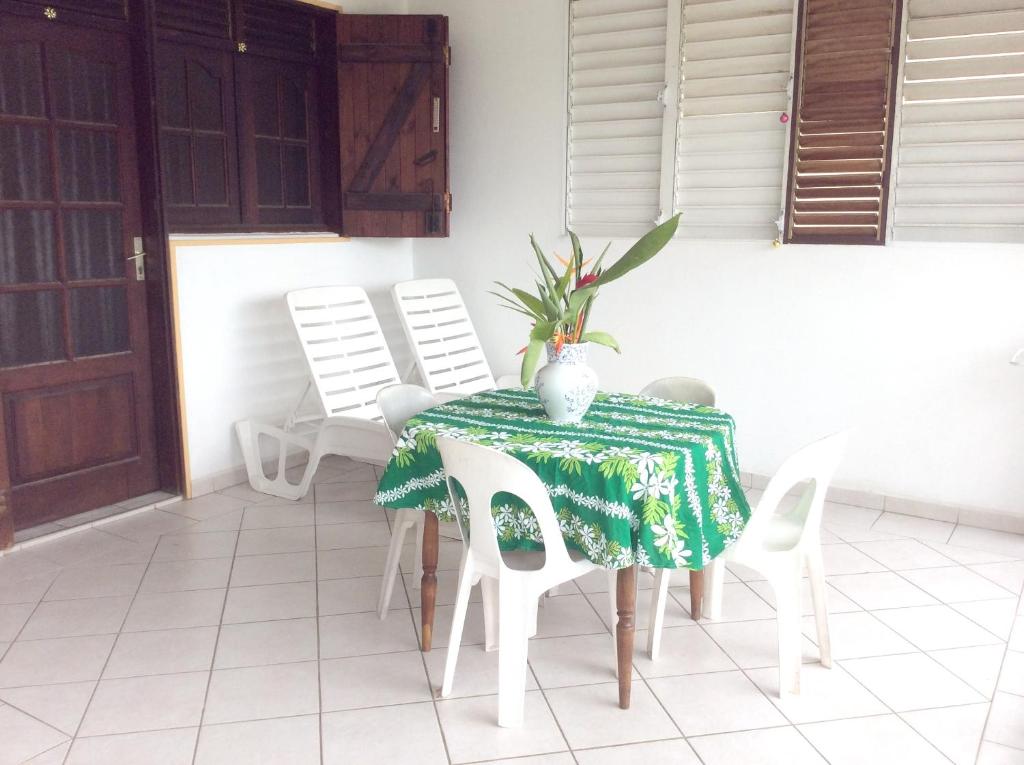 Appartement d'une chambre avec jardin clos et wifi a Petit Canal a 8 km de la plage - main image