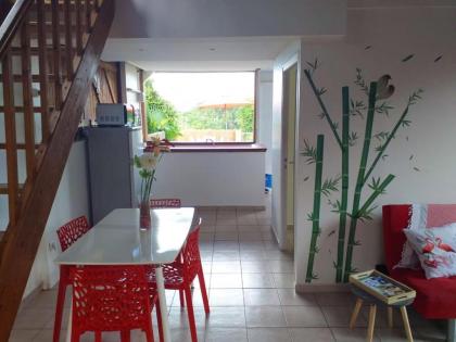 Bungalow d'une chambre avec piscine partagee jardin clos et wifi a Le Gosier a 2 km de la plage - image 5