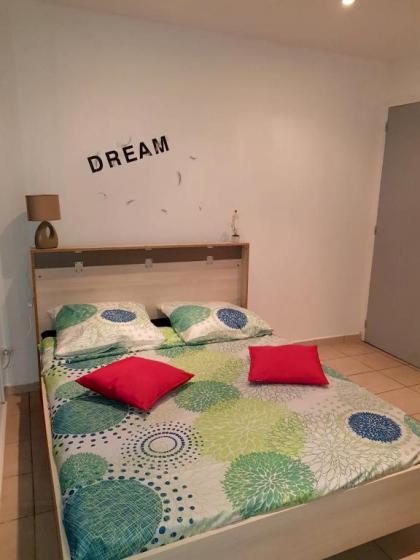 Bungalow d'une chambre avec piscine partagee jardin clos et wifi a Le Gosier a 2 km de la plage - image 8