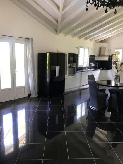 Maison de 2 chambres avec piscine partagee terrasse amenagee et wifi a Sainte Rose - image 18