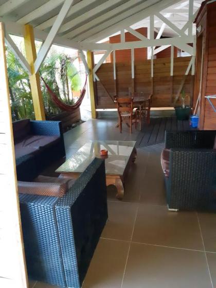 Bungalow de 2 chambres avec piscine partagee jacuzzi et terrasse amenagee a Le Gosier a 5 km de la plage - image 1