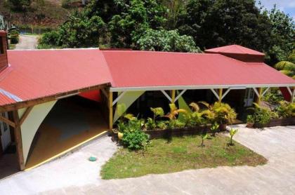 Bungalow de 2 chambres avec piscine partagee jacuzzi et terrasse amenagee a Le Gosier a 5 km de la plage - image 12
