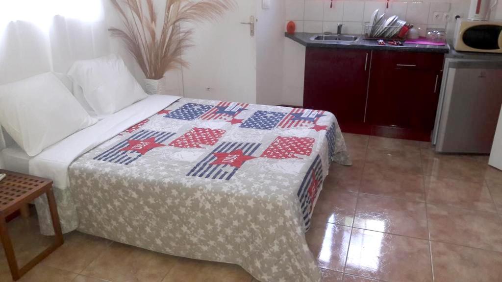 Bungalow de 2 chambres avec piscine partagee jacuzzi et terrasse amenagee a Le Gosier a 5 km de la plage - image 3