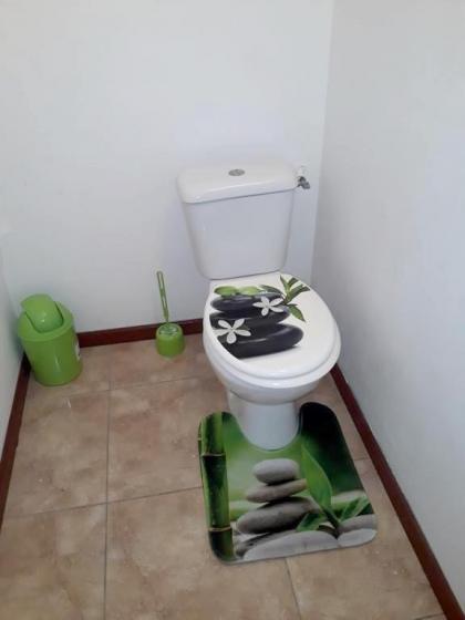 Bungalow de 2 chambres avec piscine partagee jacuzzi et terrasse amenagee a Le Gosier a 5 km de la plage - image 5