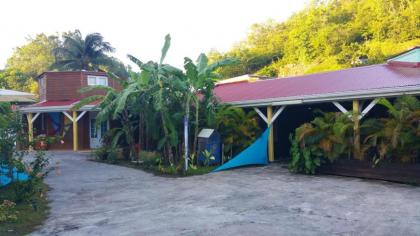 Bungalow de 2 chambres avec piscine partagee jacuzzi et terrasse amenagee a Le Gosier a 5 km de la plage - image 9