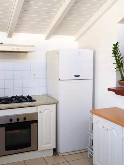 Maison de 2 chambres avec jardin clos et wifi a Le Gosier a 3 km de la plage - image 12