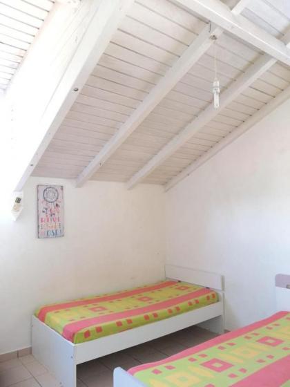 Maison de 2 chambres avec jardin clos et wifi a Le Gosier a 3 km de la plage - image 15