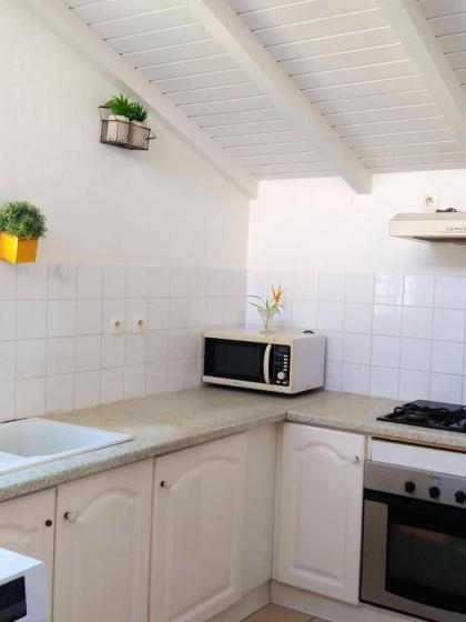 Maison de 2 chambres avec jardin clos et wifi a Le Gosier a 3 km de la plage - image 3