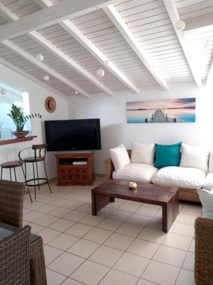 Maison de 2 chambres avec jardin clos et wifi a Le Gosier a 3 km de la plage - image 6
