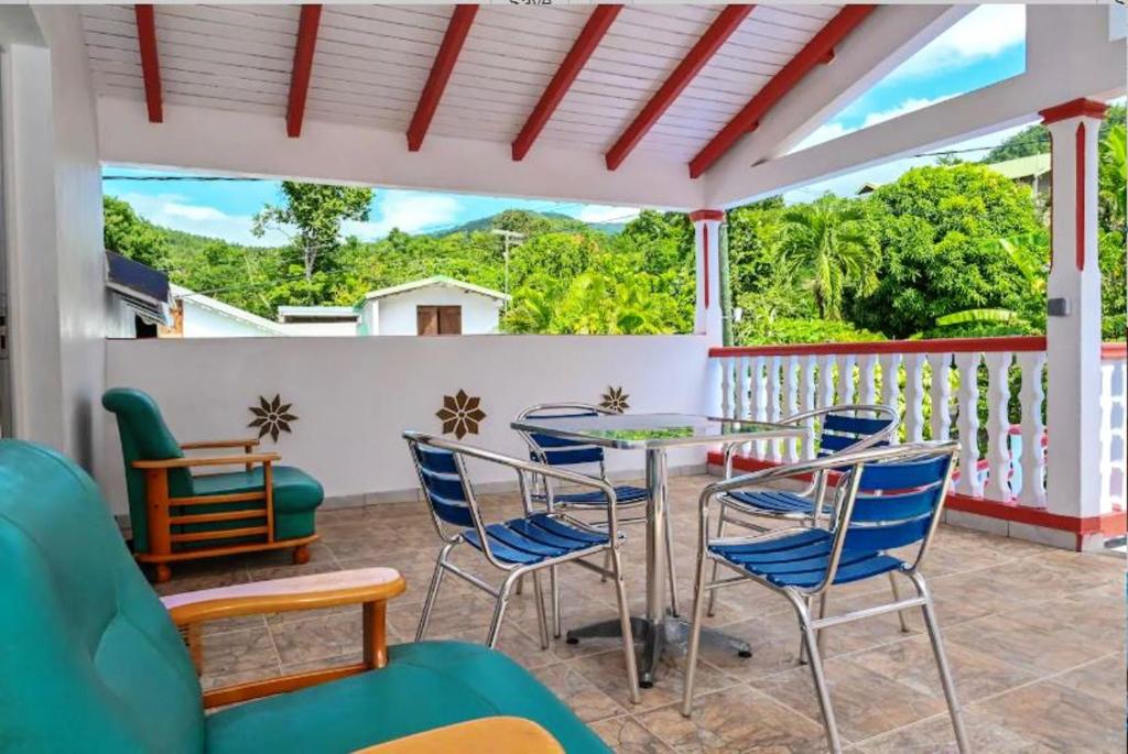 Maison de 2 chambres avec vue sur la mer terrasse amenagee et wifi a Vieux Habitants a 1 km de la plage - main image