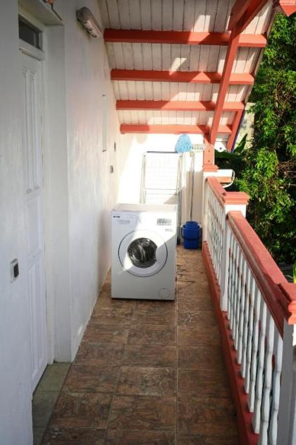 Maison de 2 chambres avec vue sur la mer terrasse amenagee et wifi a Vieux Habitants a 1 km de la plage - image 12