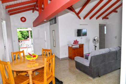 Maison de 2 chambres avec vue sur la mer terrasse amenagee et wifi a Vieux Habitants a 1 km de la plage - image 9