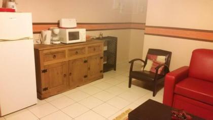 Maison d'une chambre avec piscine privee jacuzzi et jardin clos a Le Moule - image 3