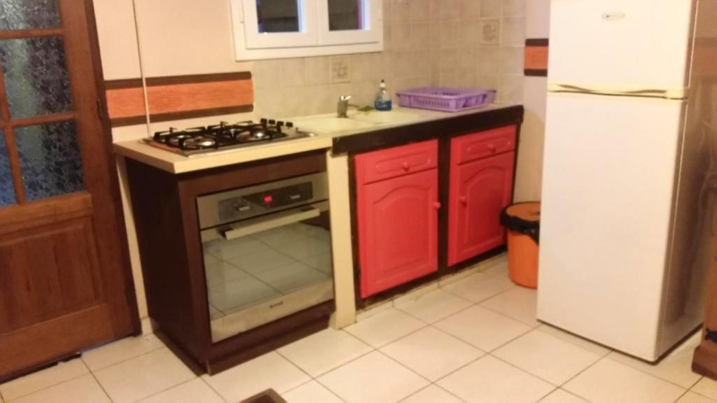 Maison d'une chambre avec piscine privee jacuzzi et jardin clos a Le Moule - image 4