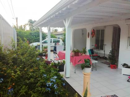 Maison de 2 chambres avec piscine privee jardin clos et wifi a Petit Bourg