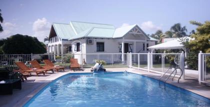 Villa de 5 chambres avec vue sur la mer piscine privee et jardin clos a Saint Francois