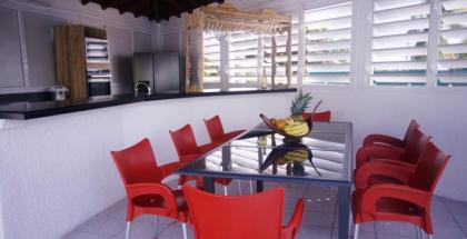 Villa de 5 chambres avec vue sur la mer piscine privee et jardin clos a Saint Francois - image 10