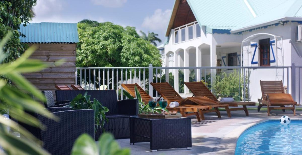 Villa de 5 chambres avec vue sur la mer piscine privee et jardin clos a Saint Francois - image 7