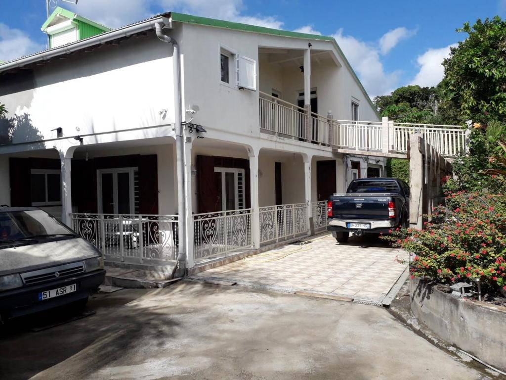 Maison de 3 chambres avec vue sur la mer terrasse et wifi a Vieux Habitants - image 5