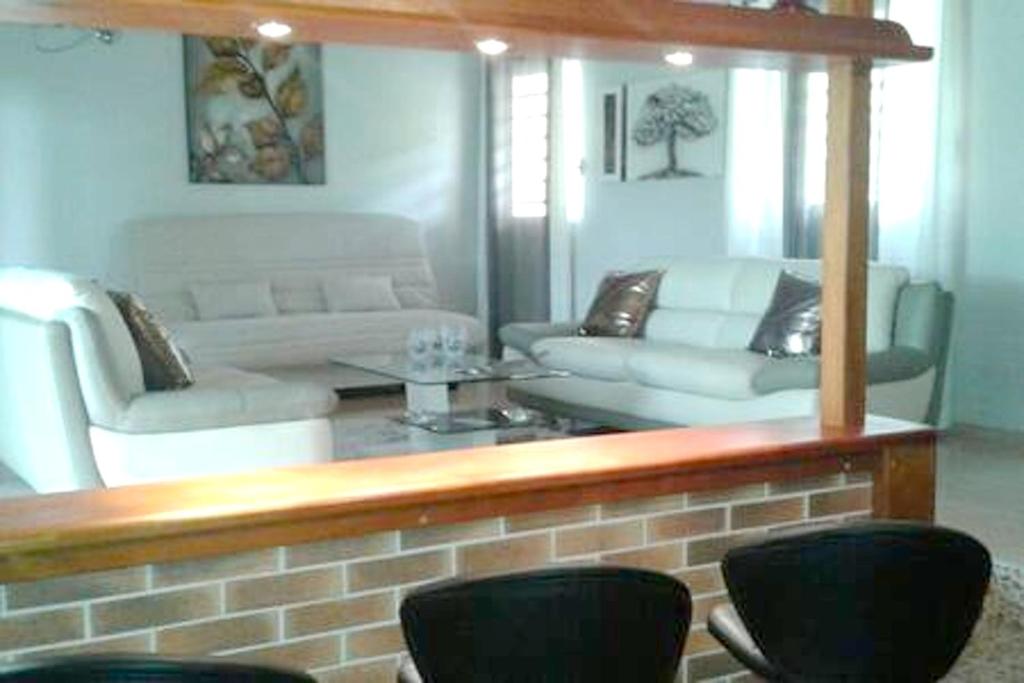 Appartement d'une chambre avec piscine partagee balcon et wifi a Sainte Anne a 6 km de la plage - image 4