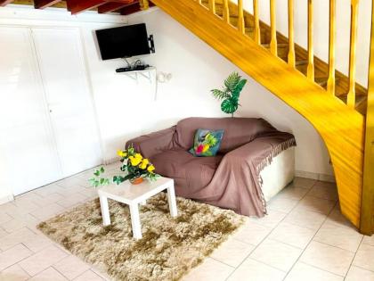 Villa de 3 chambres avec piscine privee terrasse amenagee et wifi a Anse Bertrand a 2 km de la plage - image 2