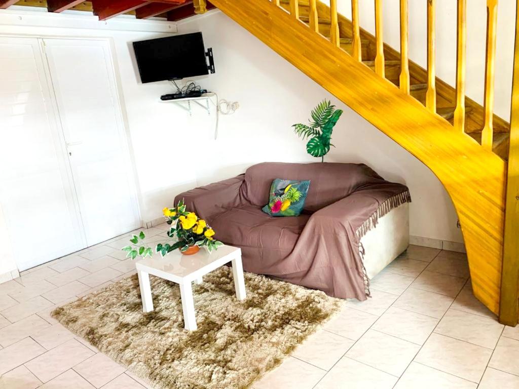 Villa de 3 chambres avec piscine privee terrasse amenagee et wifi a Anse Bertrand a 2 km de la plage - image 2
