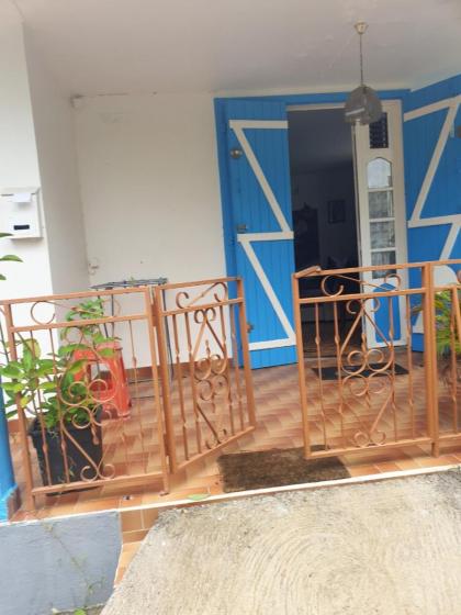 Maison de 2 chambres avec balcon et wifi a Pointe Noire