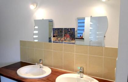 Villa de 4 chambres avec vue sur la mer piscine privee et jardin clos a Saint Francois - image 10