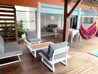 Villa de 4 chambres avec vue sur la mer piscine privee et jardin clos a Saint Francois - image 12
