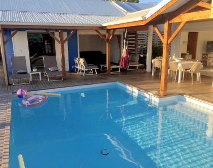 Villa de 4 chambres avec vue sur la mer piscine privee et jardin clos a Saint Francois - image 2