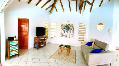 Villa de 4 chambres avec vue sur la mer piscine privee et jardin clos a Saint Francois - image 4
