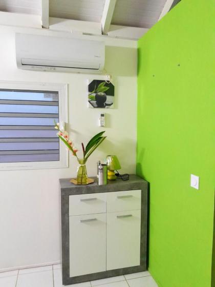 Bungalow d'une chambre avec jardin et wifi a Petit Bourg - image 6