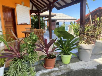 Bungalow de 2 chambres avec vue sur la mer piscine partagee et jardin clos a Vieux Habitants a 6 km de la plage - image 20