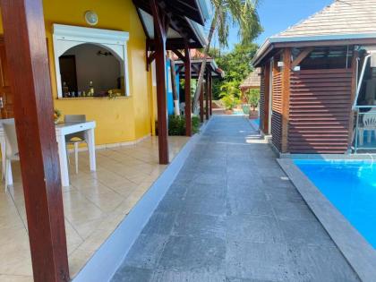 Bungalow de 2 chambres avec vue sur la mer piscine partagee et jardin clos a Vieux Habitants a 6 km de la plage - image 26