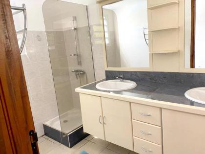 Bungalow de 2 chambres avec vue sur la mer piscine partagee et jardin clos a Vieux Habitants a 6 km de la plage - image 27