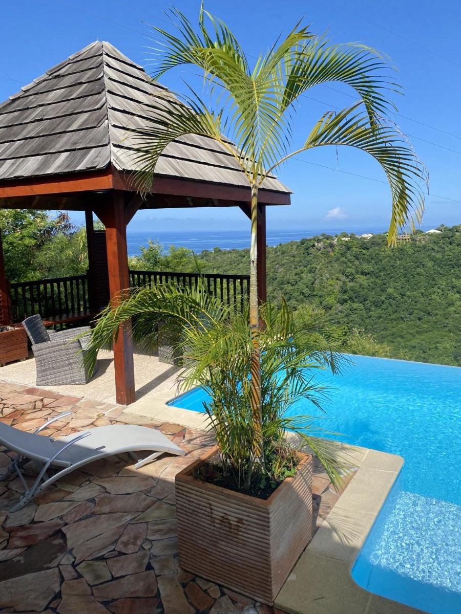 Bungalow d'une chambre avec vue sur la mer piscine partagee et terrasse a Marigot Vieux Habitants a 6 km de la plage - main image