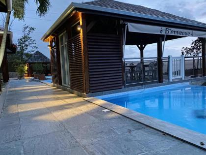 Bungalow d'une chambre avec vue sur la mer piscine partagee et terrasse a Marigot Vieux Habitants a 6 km de la plage - image 10