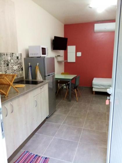 Studio avec terrasse et wifi a Canton des Abymes 3 a 2 km de la plage Guadeloupe