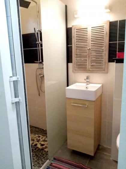 Studio avec terrasse et wifi a Canton des Abymes 3 a 2 km de la plage - image 7