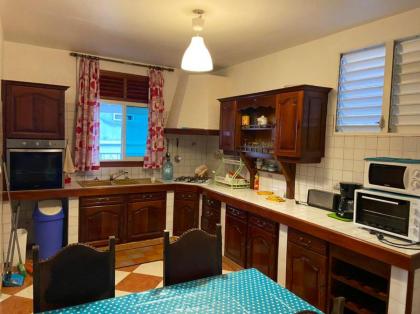 Appartement de 2 chambres avec terrasse amenagee et wifi a Petit Canal a 8 km de la plage - image 15