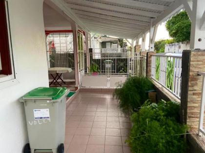 Appartement de 2 chambres avec terrasse amenagee et wifi a Petit Canal a 8 km de la plage - image 20
