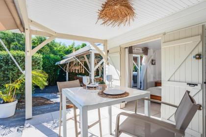 Magnifique Bungalow et Jacuzzi au cœur des plages - image 20