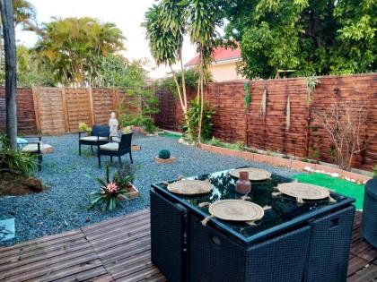 Bungalow d'une chambre a Saint Francois a 500 m de la plage avec jacuzzi jardin clos et wifi